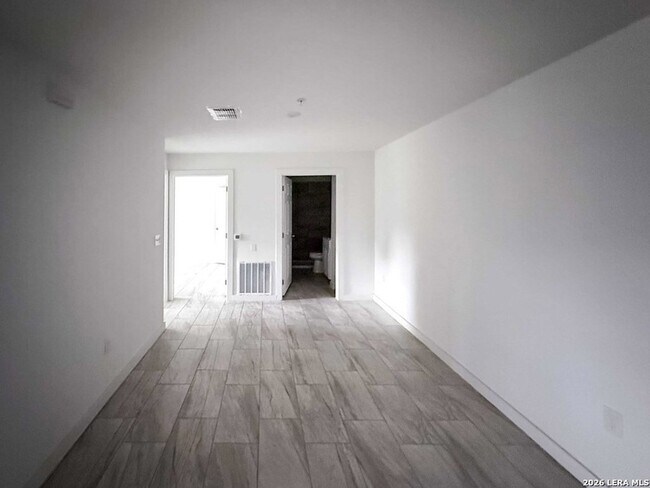 Foto del edificio - 346 Ware Blvd