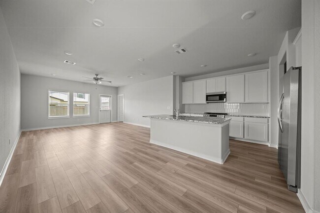 Foto del edificio - 8425 Sweet Cherry Ln