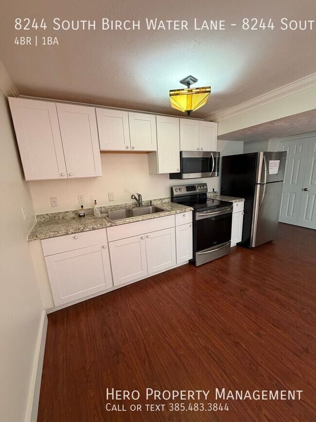 Foto del edificio - 8244 Birch Water Ln
