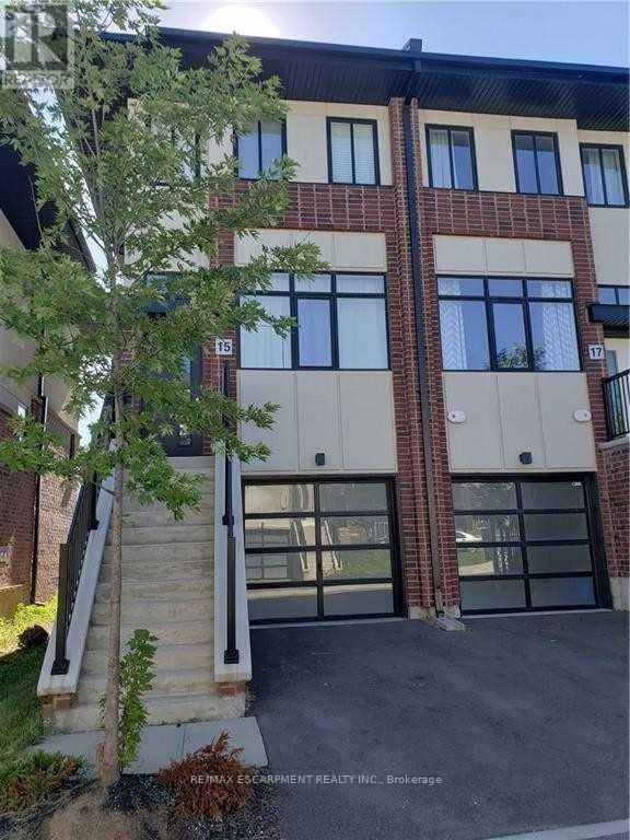 Building Photo - 15 Muhollard Ln
