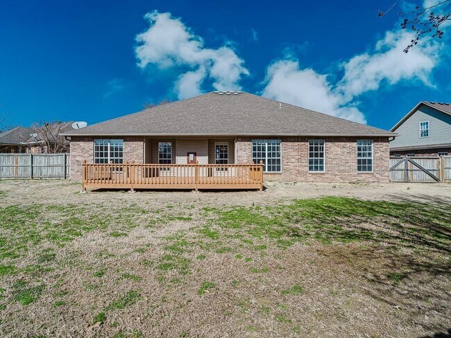 Building Photo - 2309 SW Primrose Ave