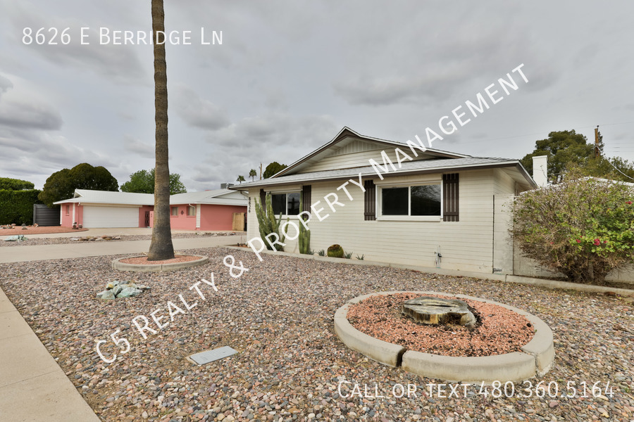 Primary Photo - Awesome Scottsdale House with Garage!