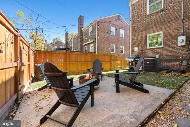 Building Photo - 110 E Rosemont Ave