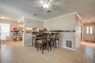Building Photo - 806 Coolwood Dr