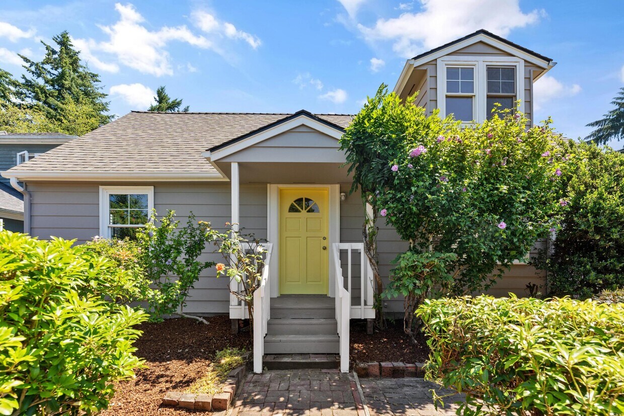 Primary Photo - 5126 47th Ave NE