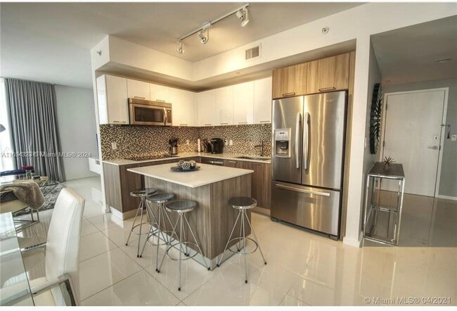 Building Photo - 5300 Paseo Blvd