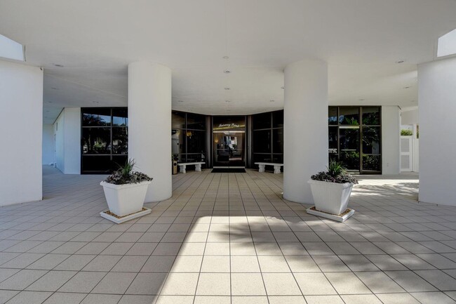 Building Photo - 20320 Fairway Oaks Dr