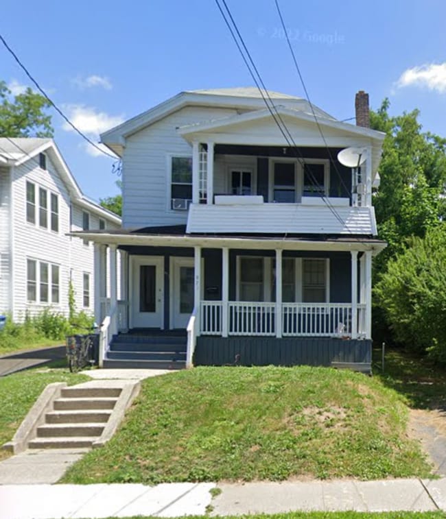 Building Photo - 871 Mercer St