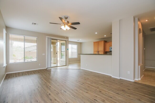 Building Photo - 29743 N Little Leaf Dr