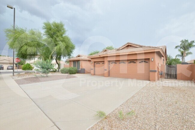 Building Photo - 4157 E Del Rio St