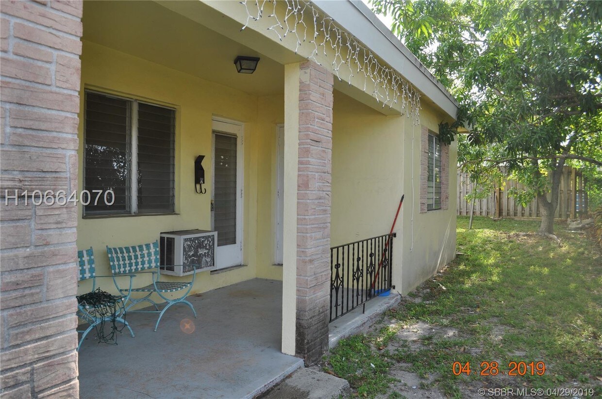 Primary Photo - 724 SW 7th Terrace