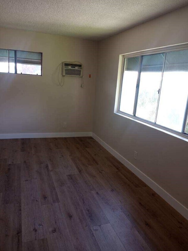 11725 Gilmore St Unit 6, Los Angeles, CA 91606 11725 Gilmore St Los