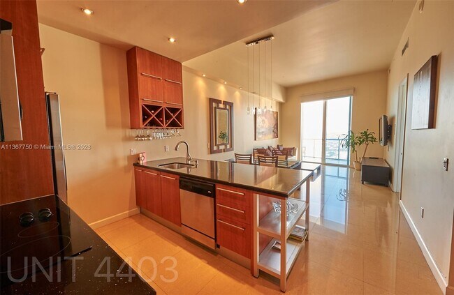 Foto del edificio - 185 SW 7th St