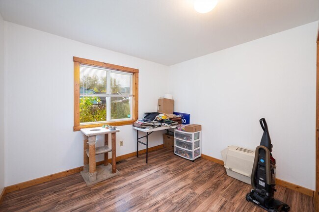 Building Photo - 220 Hertel Way