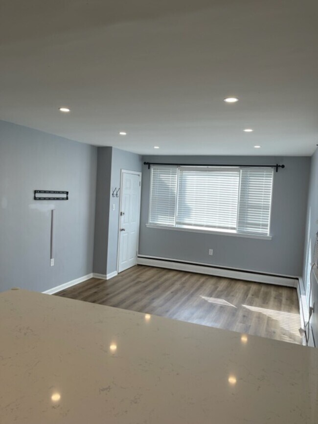 Building Photo - 1429 Bleigh Ave 1st Fl