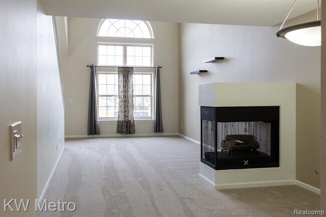 Building Photo - 3034 Camden Dr