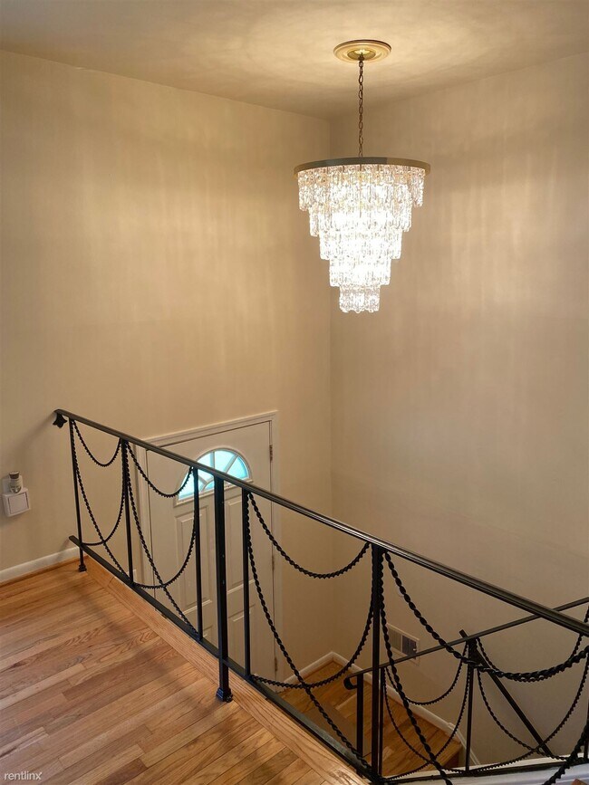 Foto del edificio - 4 br, 3 bath House - 1125 Broadview Rd