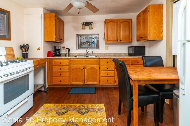 Building Photo - 1 br, 1 bath House - 124 B Elena Street