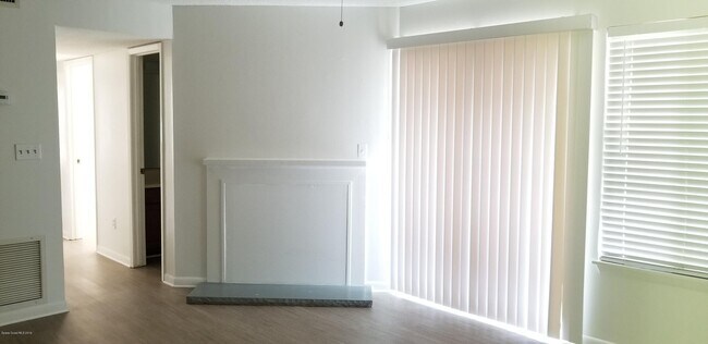 Building Photo - 3555 Sable Palm Ln