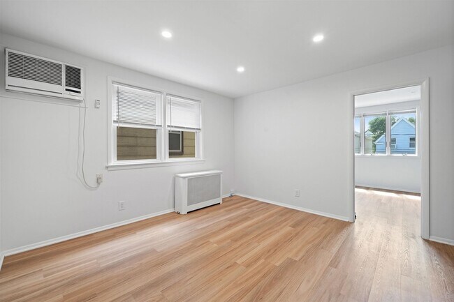 Foto del edificio - 121 W 12th St