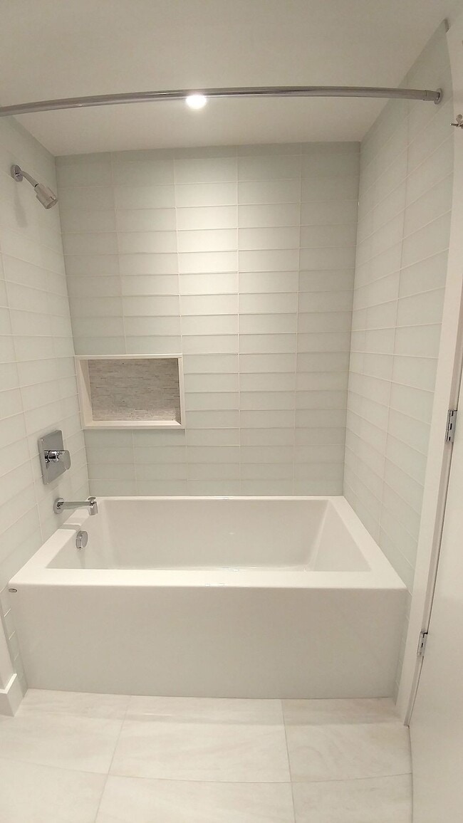 Photo du bâtiment - 1025 5 Ave SW