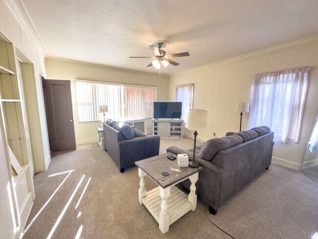 Building Photo - Fully Furnished 2 Bedroom Apartment for Rent!