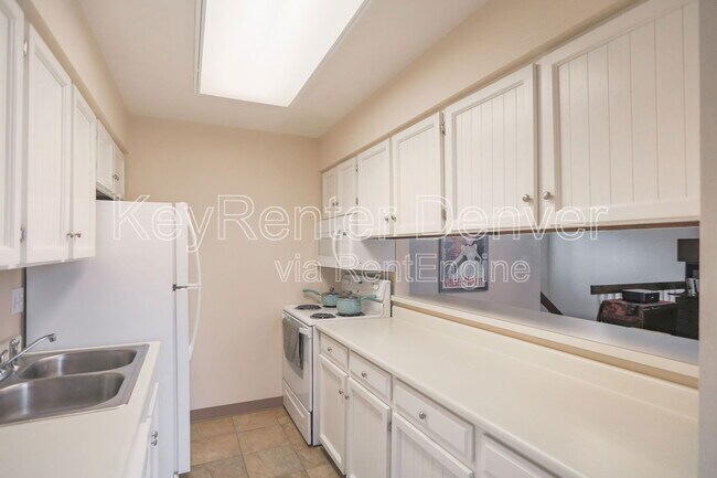 Foto del edificio - 8466 Everett Way