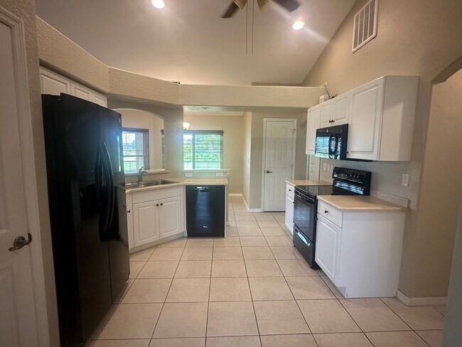 Foto del edificio - 4 Bedroom plus Den - 2 Bathrooms - 2 Car G...
