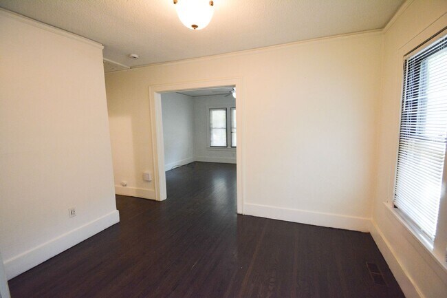 Building Photo - 2 Bed, 1 Bath Home for Rent – Near Downtown Rochester