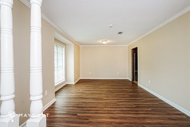 Foto del edificio - 213 Van Doren Dr