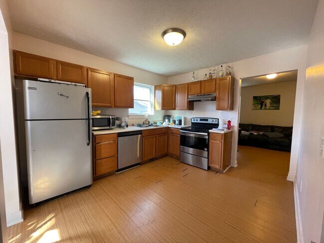 Foto del edificio - 304 E 17th St
