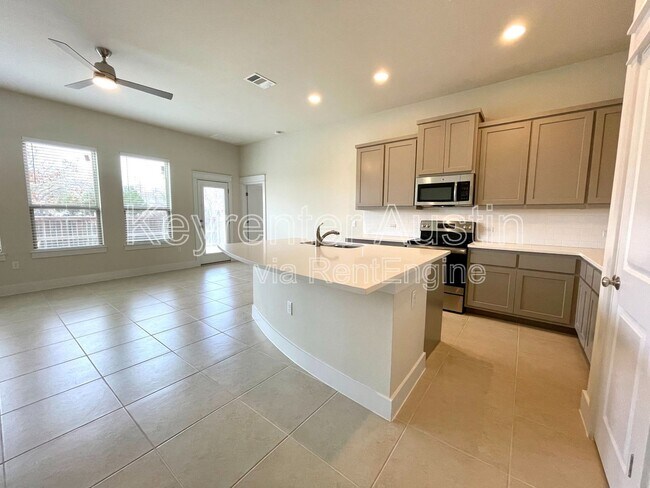Foto del edificio - 13001 Hymeadow Dr
