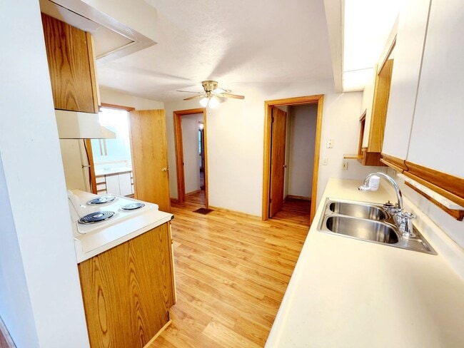 Building Photo - 2 Bedroom house near Mileground - Available 08/07/2026