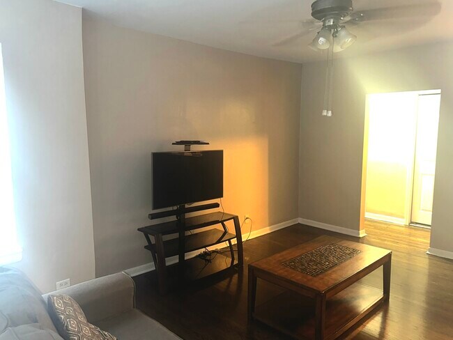 Foto del edificio - 3752 W Giddings St