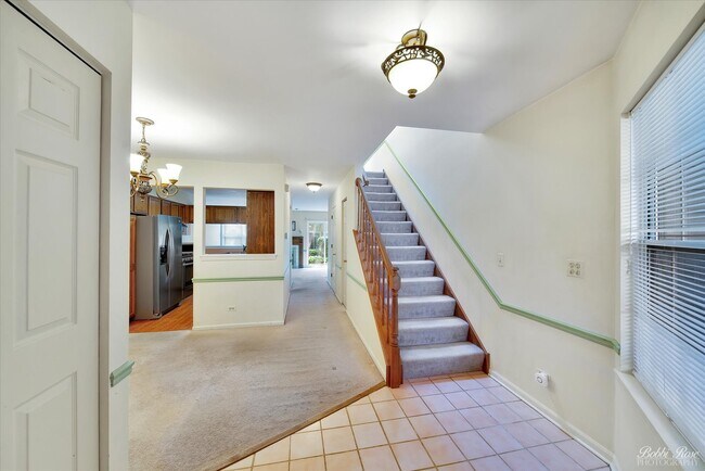 Building Photo - 1056 Lakewood Cir