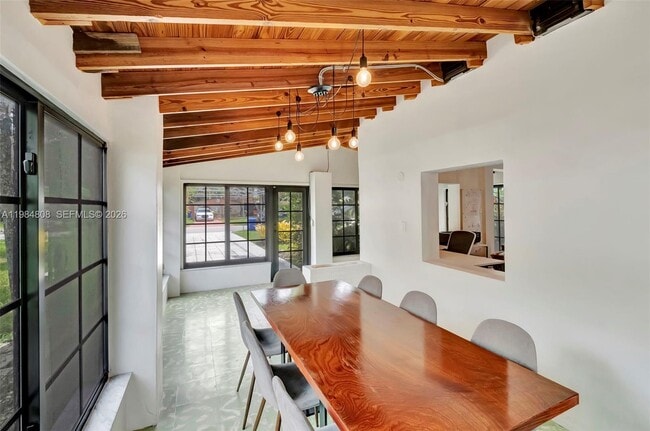 Building Photo - 1224 NE 182nd St