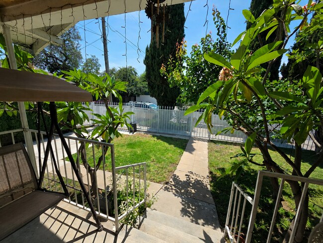 Foto del edificio - Spacious 2 Bed + Office / 2 Bath Home with Gated Yard, In-Unit Laundry & Exceptional Outdoor Space
