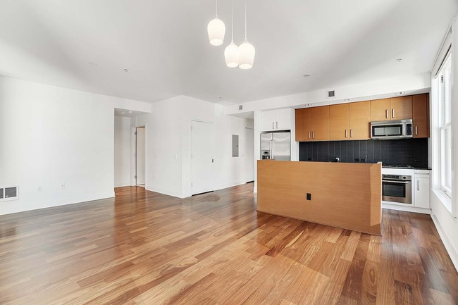 Building Photo - Sleek Condo in Historic Luxury Building