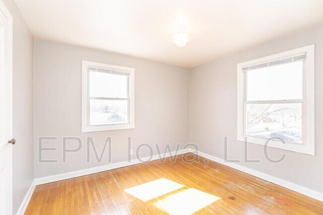 Building Photo - 267 Madison St