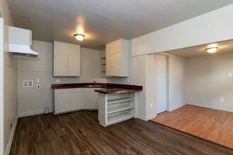 Building Photo - 1435 Magnolia St