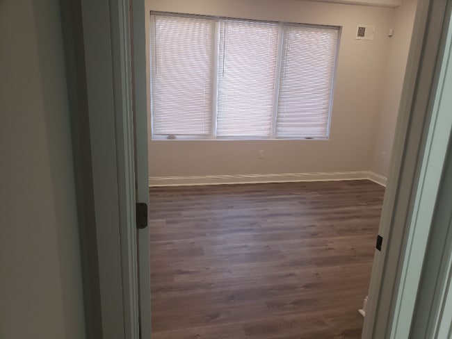 Building Photo - 953 Belmont Ave