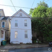Building Photo - 636 Broad St