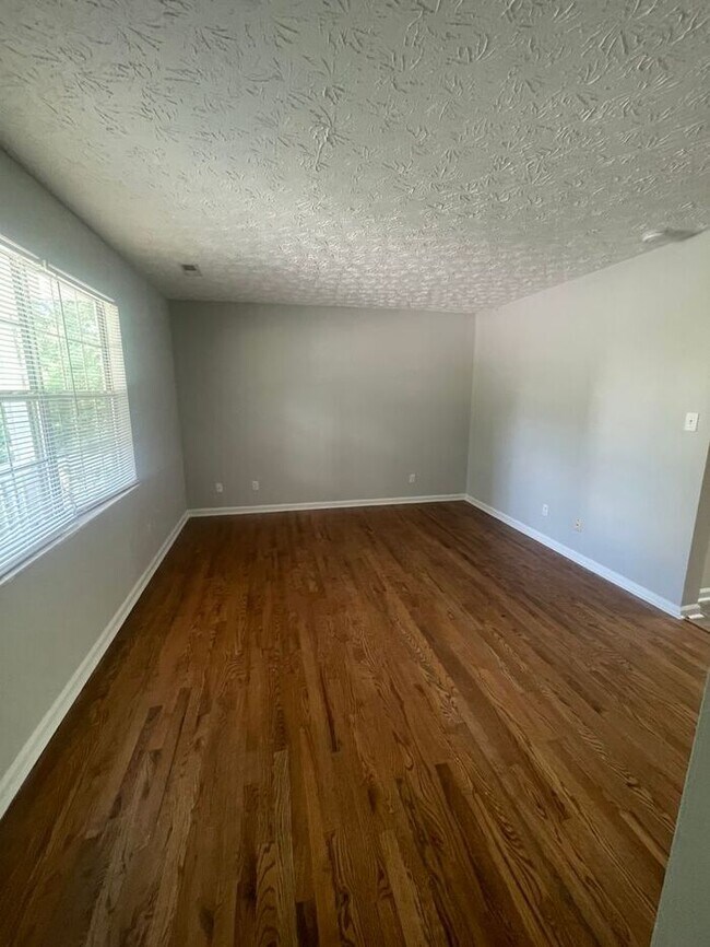 Building Photo - 3 bed, 2 bath, 2 car garage home w/ finished basement/bonus room in West Knox