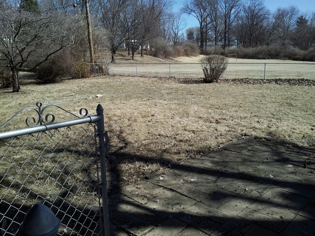 Building Photo - 10304 Bon Oak Dr