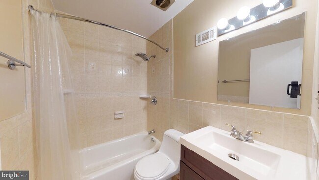 Building Photo - 5439 Richenbacher Ave