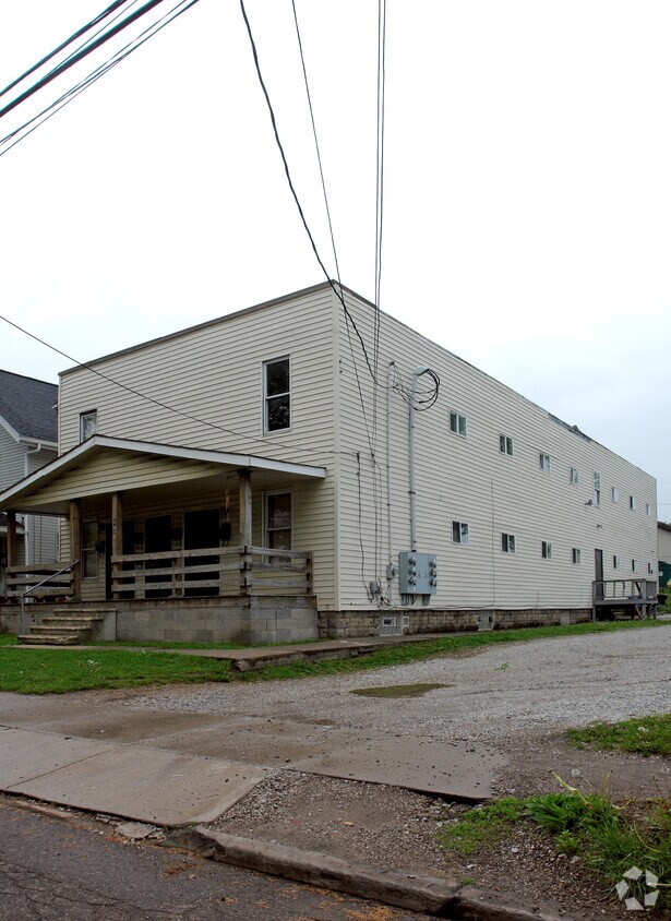 Building Photo - 18 E Emerling Ave