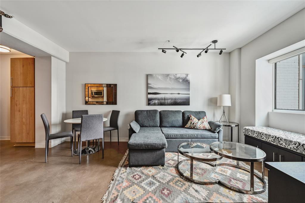 Foto principal - 800 Brazos St