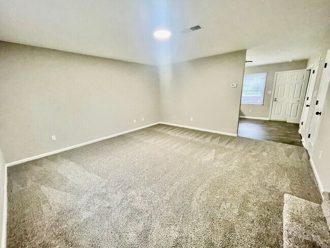 Foto del edificio - Discover this well-maintained 2-bedroom, 2-bath townhouse in Statesville, NC.