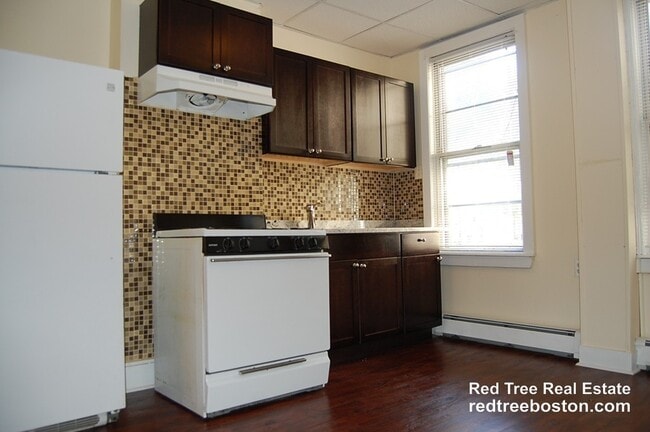Building Photo - 65 Putnam St