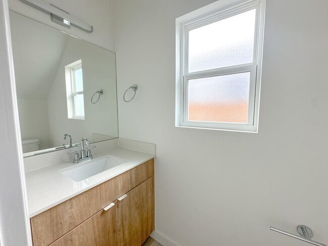 Building Photo - 424 Deer Path Lp
